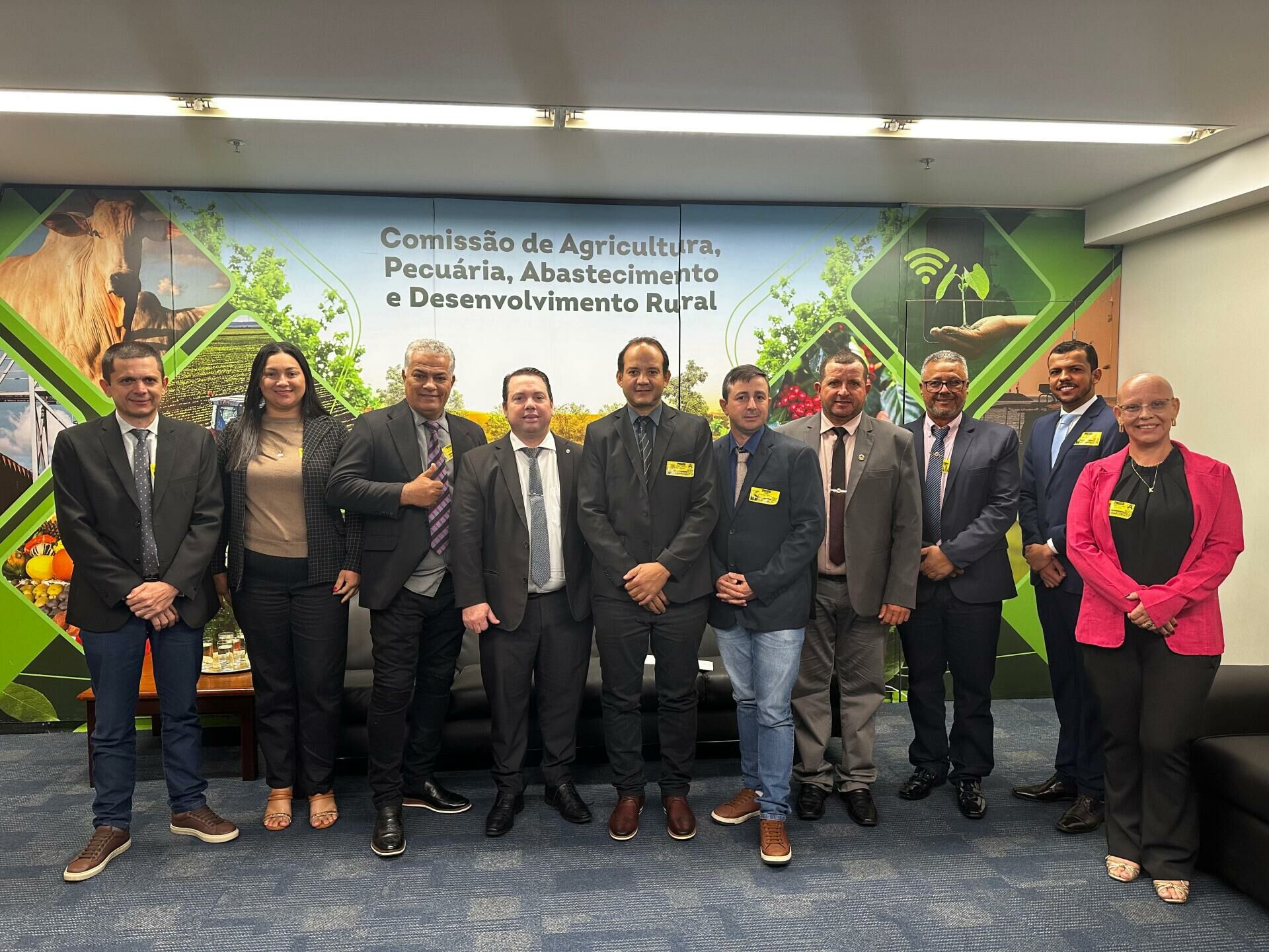 Imagem de compartilhamento para o artigo Vereadores de Figueirão buscam em Brasília trator e patrulha mecanizada para fortalecer a agricultura familiar da MS Todo dia